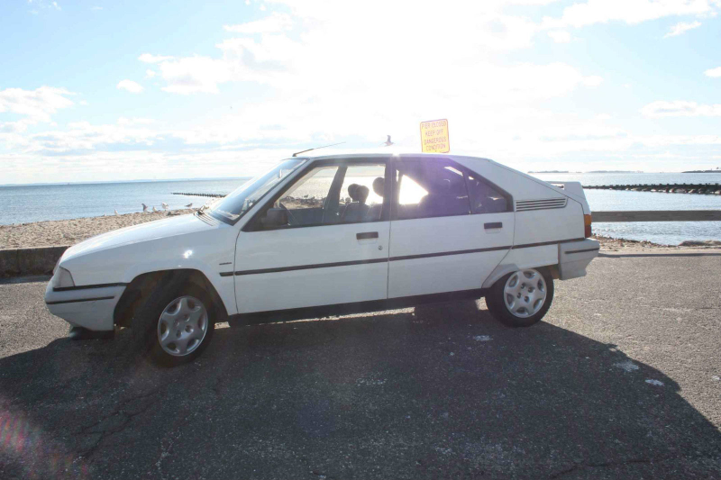 Illustration for article titled For $10,900, Might This 1989 Citroƫn BX Be Excellent?